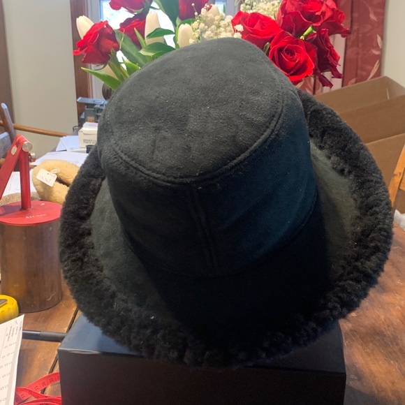 BLACK REAL SHEARLING SHERPA LAMBSKIN HAT WITH BRIM - Picture 4 of 11